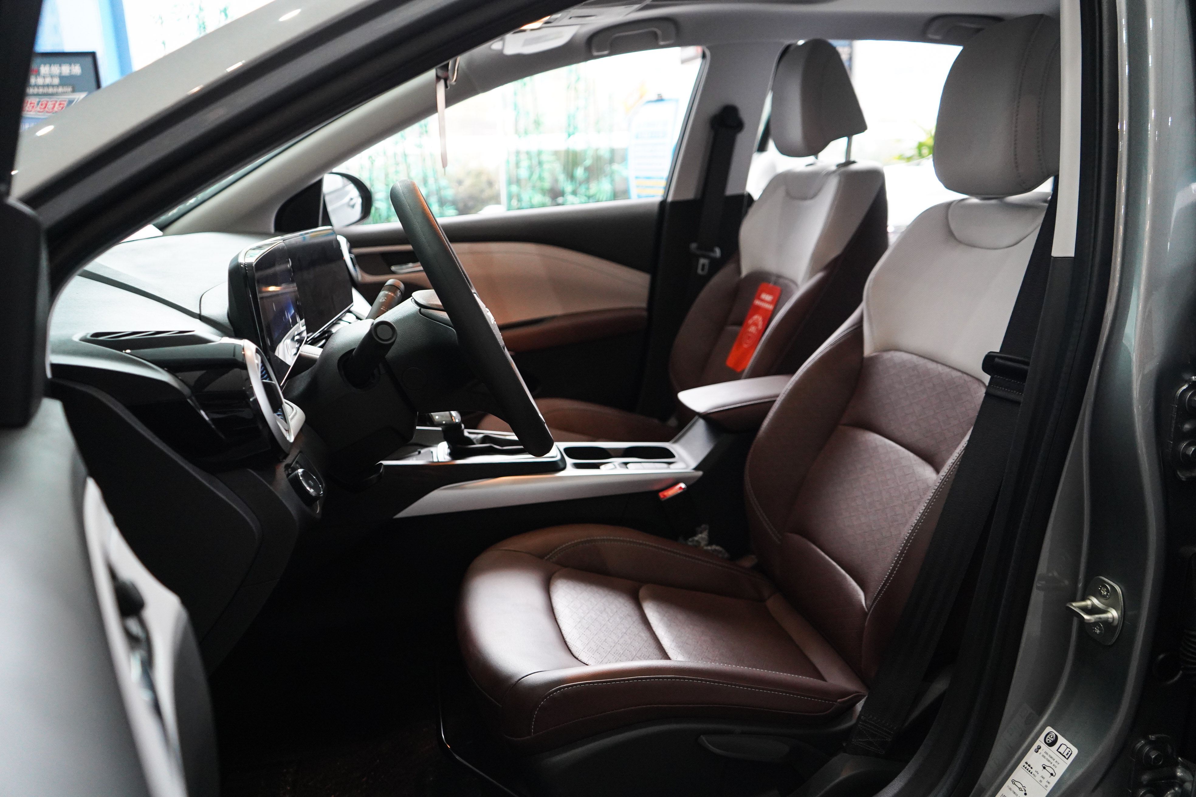 雪佛兰全新家轿科鲁兹到店实拍,雪佛兰科鲁泽老款是油车还是电车