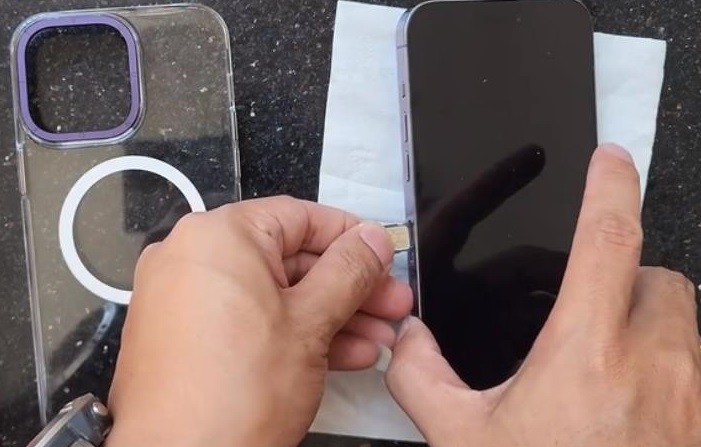 苹果14如何正确装手机卡,苹果14手机装卡怎么装的