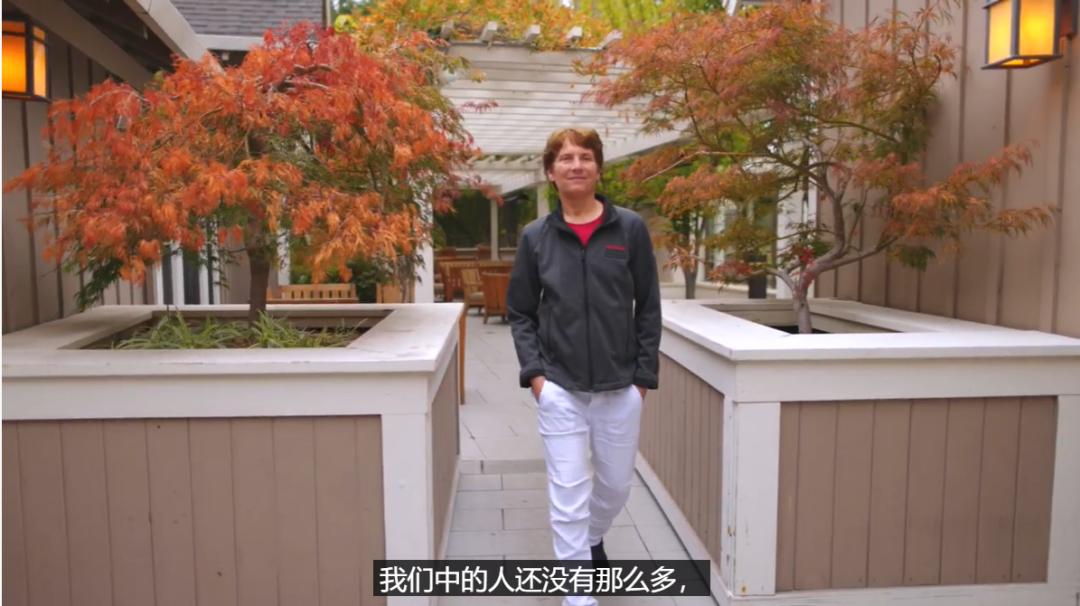 年度硬核女学霸爆红！当年是哈佛乐队键盘手，如今是诺贝尔得主…