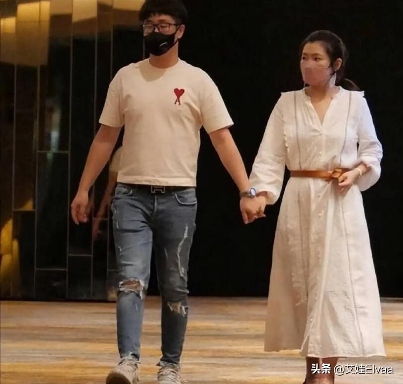 selina男友正脸照引热议,selina新恋情曝光