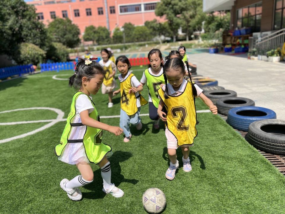 幼儿足球嘉年华比赛,幼儿园足球赛宣传视频