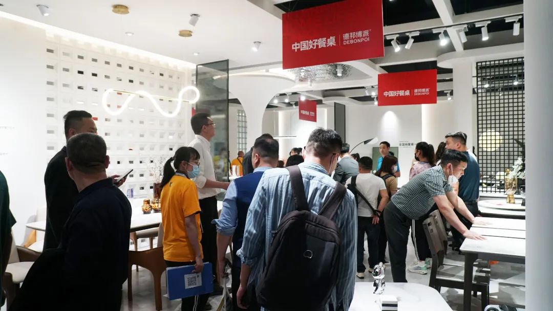 43届龙家展盛大开幕，核心圈观众云集，玛奥会场厂商成交热烈！