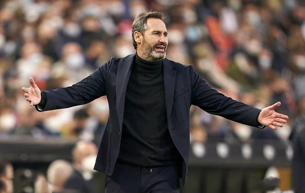 给机会不中用！武磊首发登场45分钟，11次触球5次丢，0射门