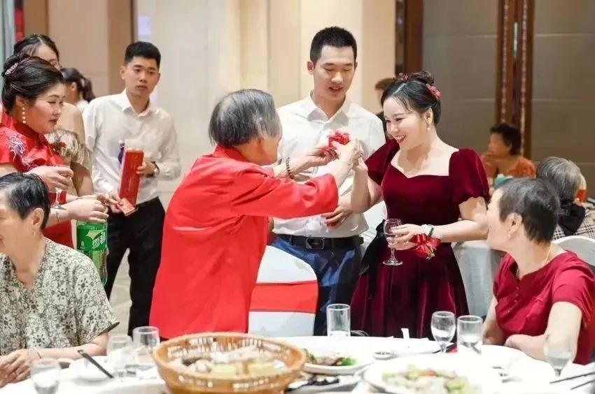 致三十周岁的宝贝儿子李淑华（江苏）《浪子情怀》诗歌集