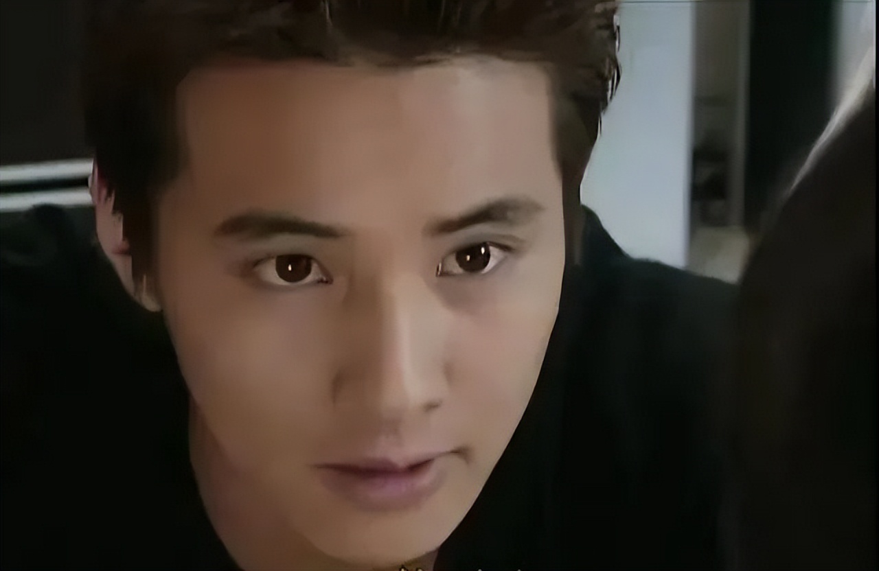 美瞳行业乱象丛生的原因,美瞳很暴利吗