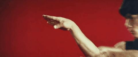 87岁开山鼻祖去世！那个拿命搏的港片时代，捧出的都是巨星