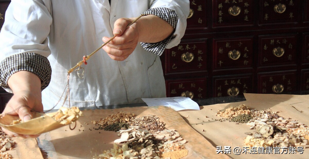 乏力舌苔厚白吃什么药,脾虚舌苔发白喝什么