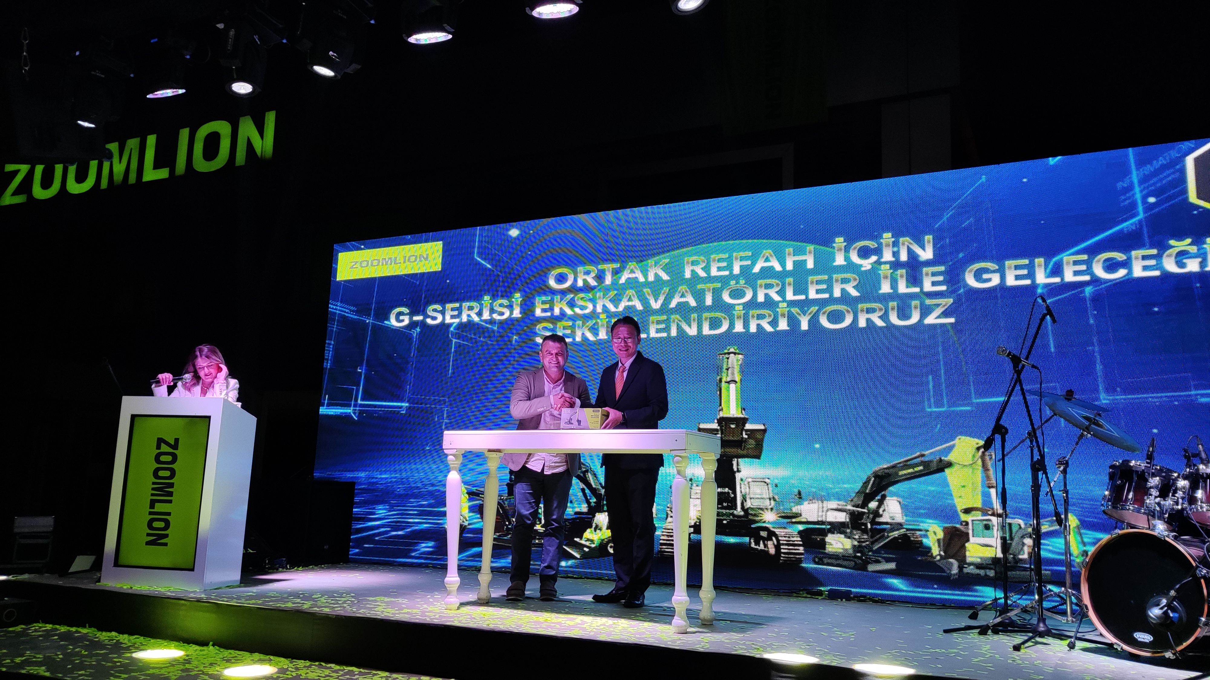 中联重科1250挖掘机多少钱一台,中联重科900g挖掘机多少钱