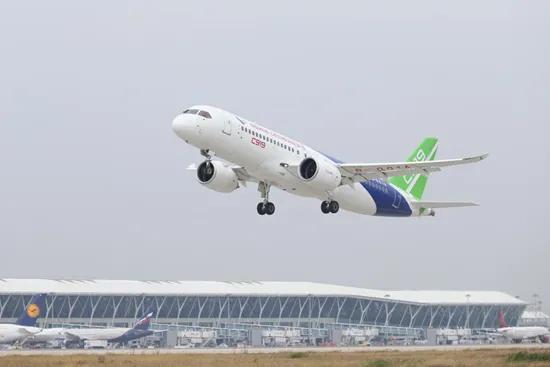 C919首飞失利也不行，首飞成功也有人喷，真是太难了！