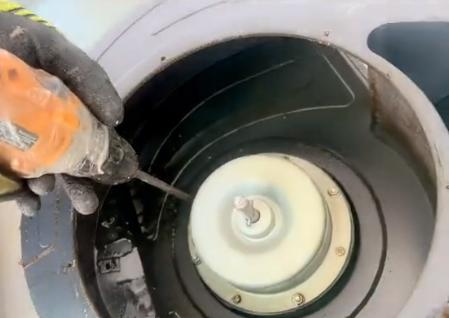 海尔侧吸式油烟机拆卸清洗全过程,海尔侧吸油烟机挡板怎么拆卸