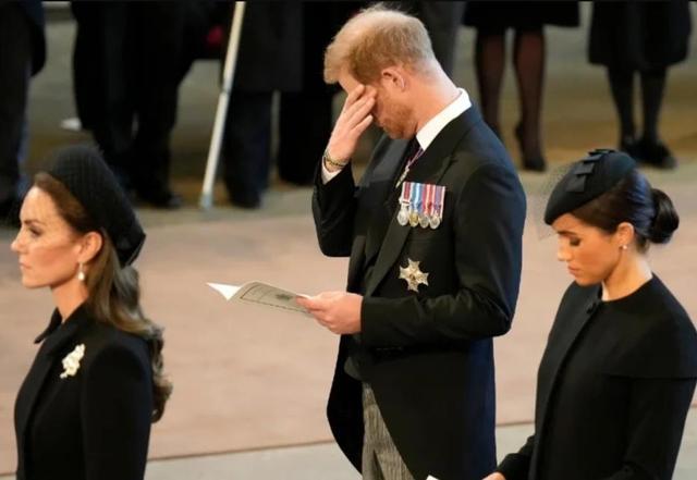 英女王哪一年去世,英女王逝世王室