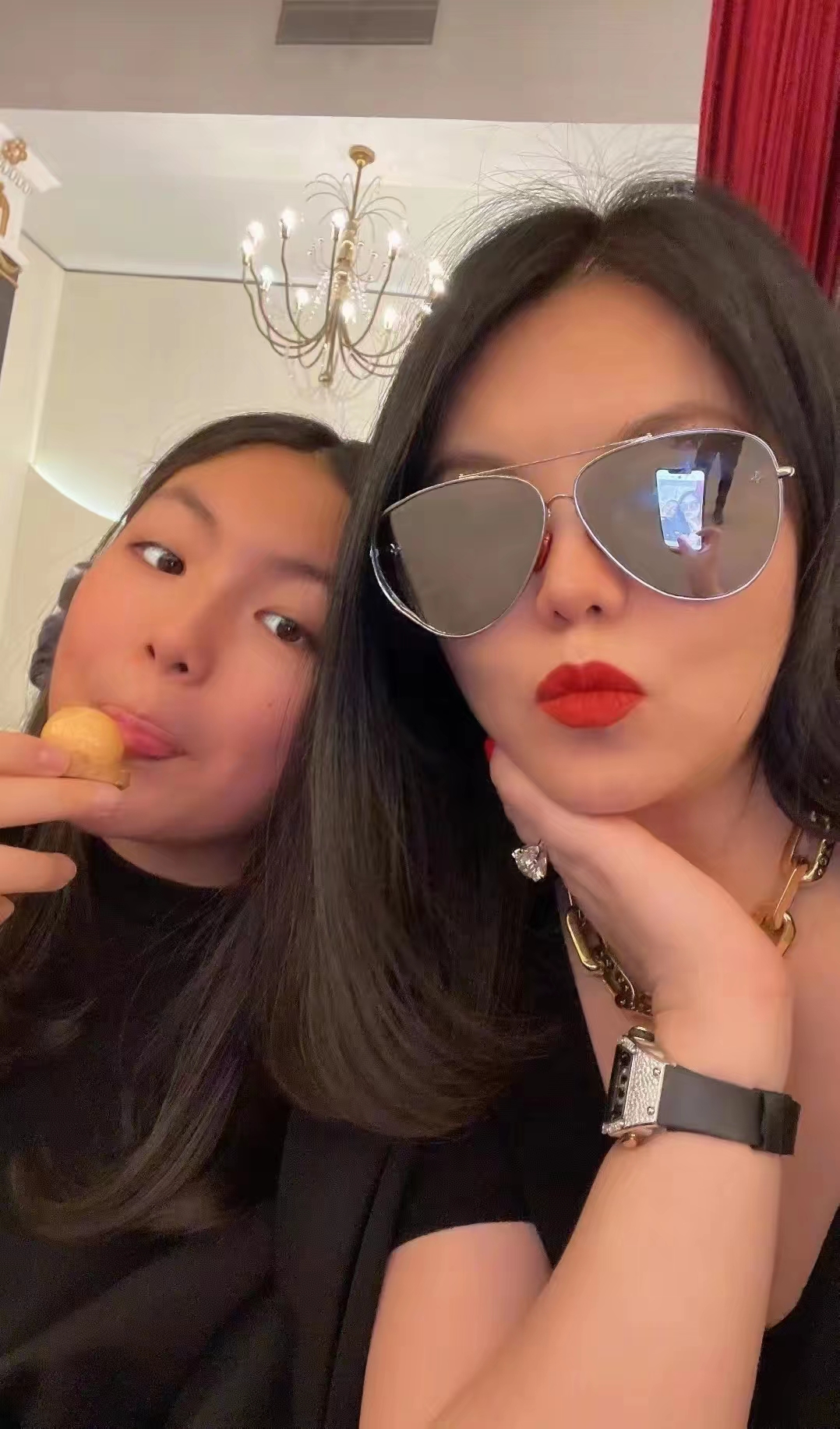 李湘晒出王诗龄穿英国校服照,李湘王诗龄亲子装图片