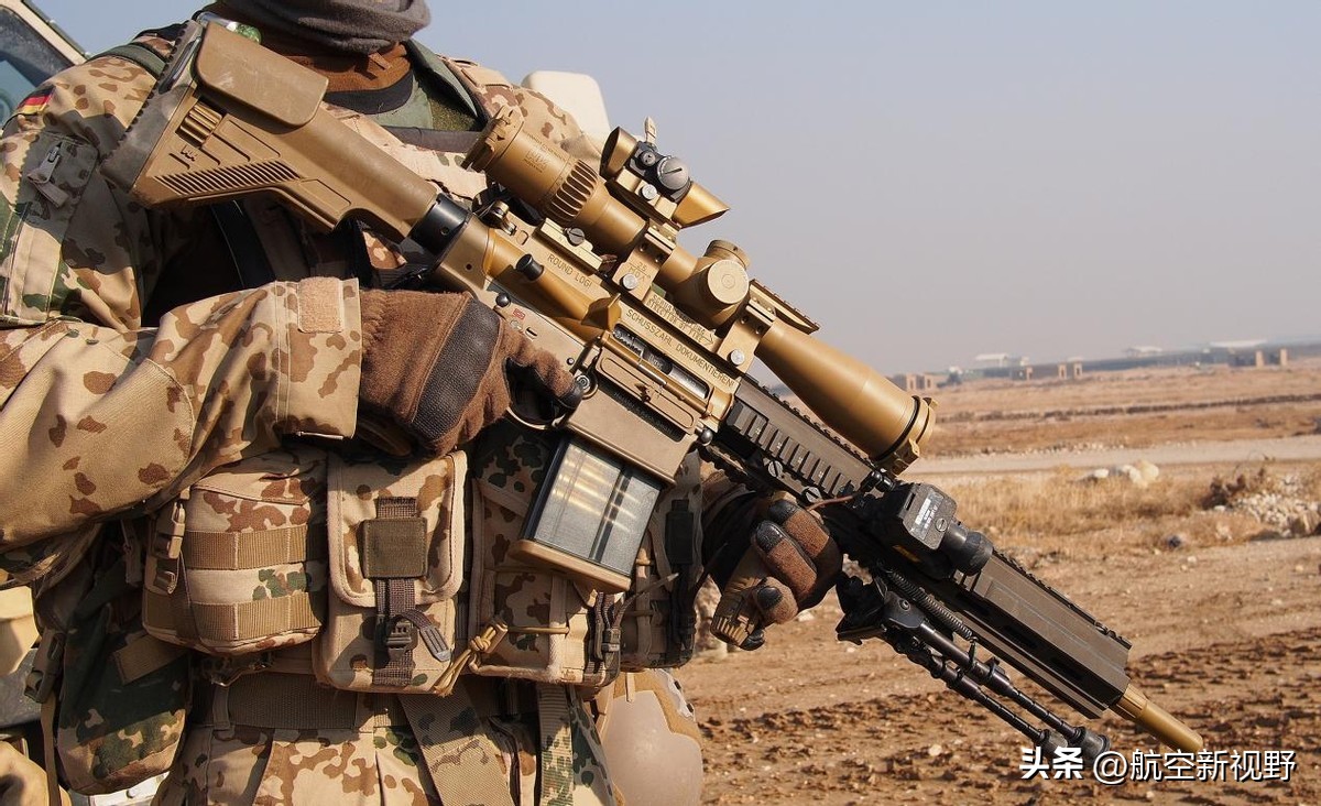 有了自动步枪还需要轻机枪吗,日本20式自动步枪与scar步枪