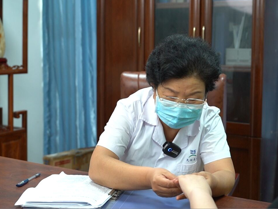 身上长了蜘蛛痣但是肝功没问题,女人58岁脸上出现蜘蛛痣怎么回事