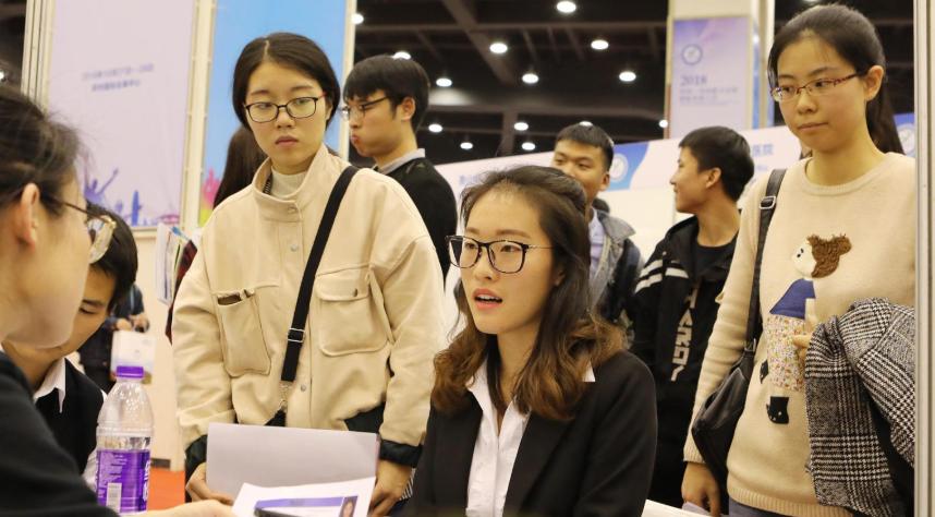 社招跟校招的薪资差距,校招进的公司和社招待遇一样吗