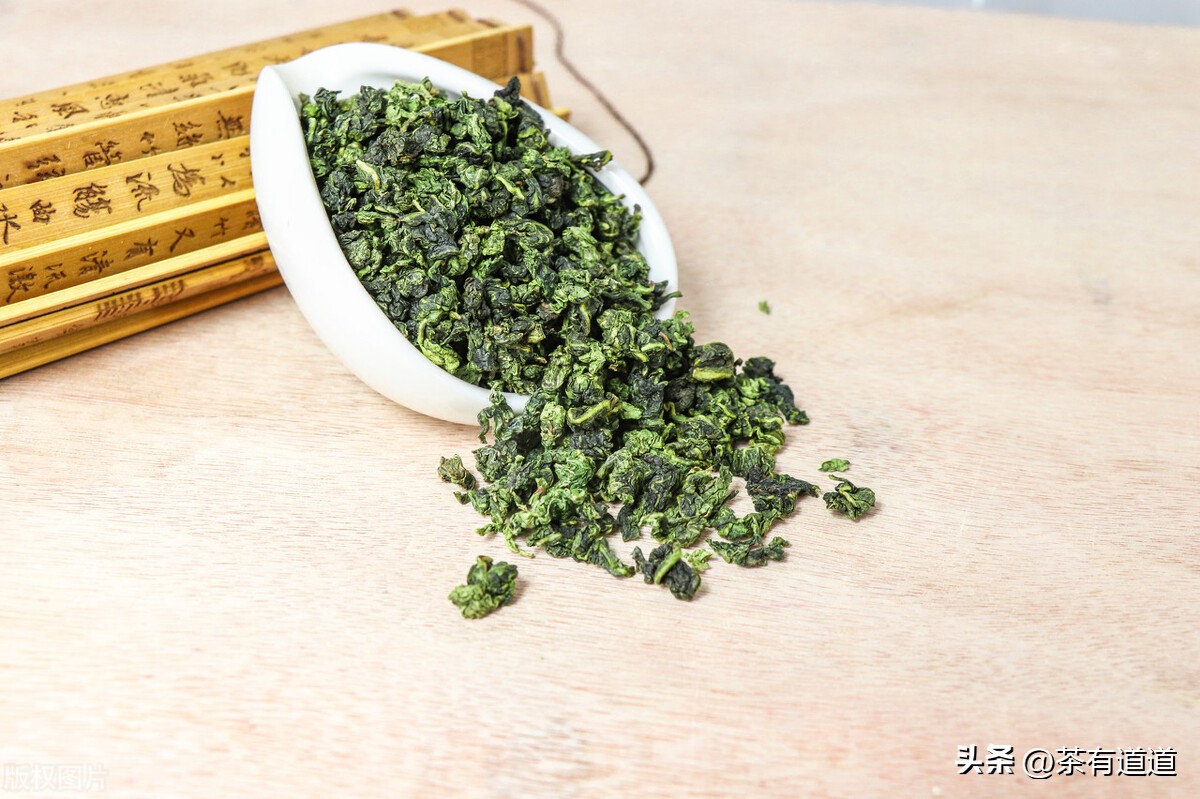 铁观音怎么分辨新茶和旧茶呢,铁观音茶叶新茶好还是旧茶好呢