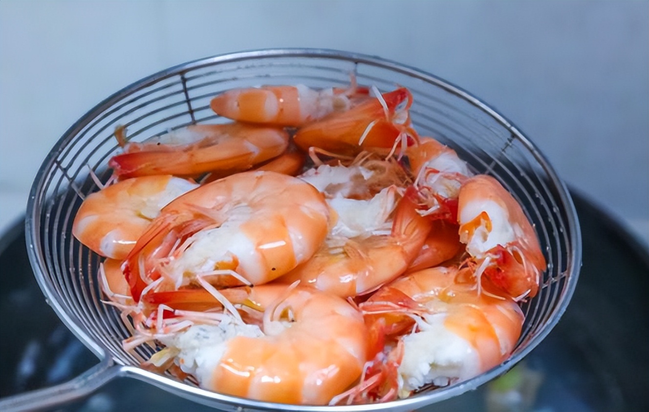 基围虾是冷水下锅蒸还是热水蒸,基围虾应该蒸还是煮