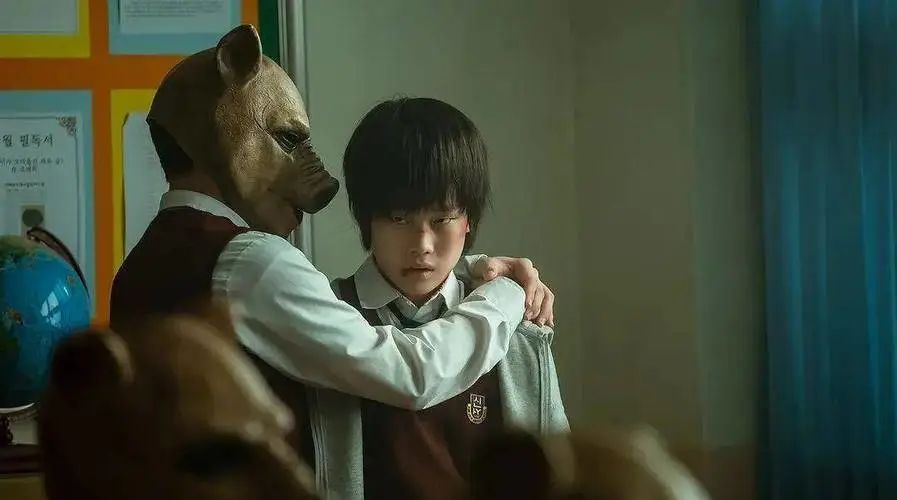 13岁副班长5年受贿2万多，有专车接送，给同学划阶层