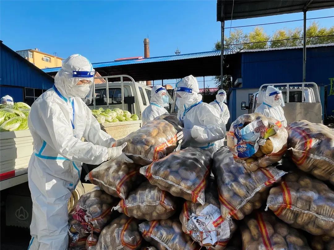 凝心聚力抗疫情爱心捐赠显关怀,爱心捐助暖人心万众一心抗疫情