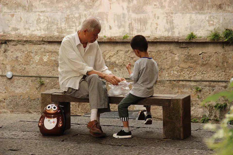 经典绝对:上联“想孙子,盼孙子,有了孙子是孙子”,下联太妙了