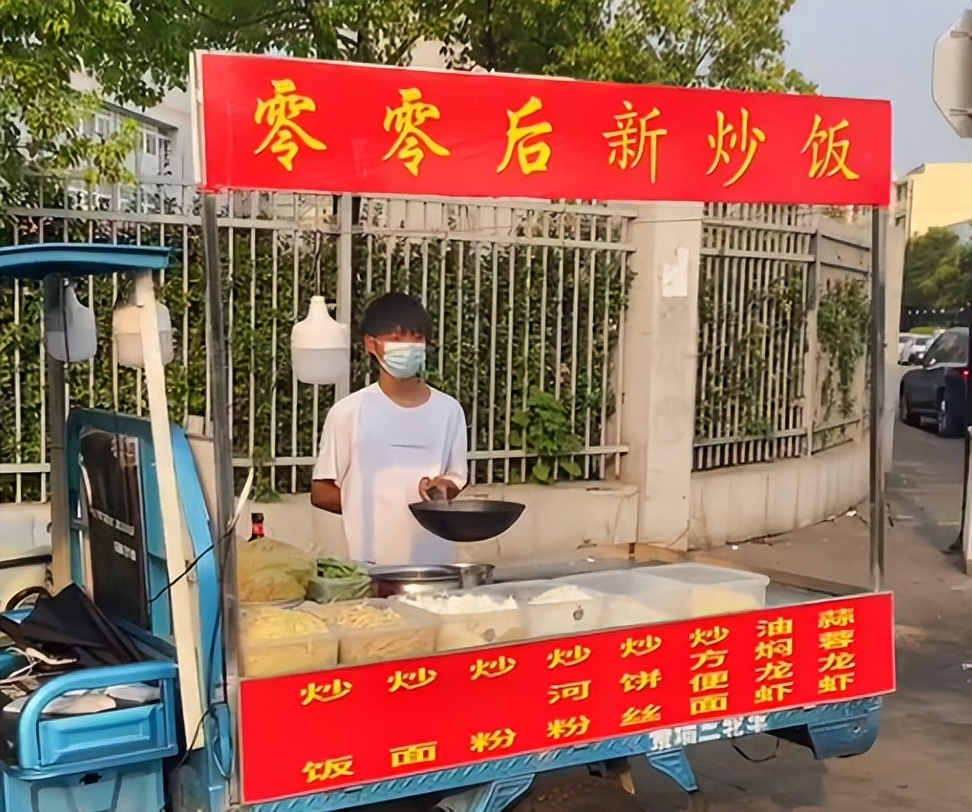 摆地摊创业技巧直播专用,年轻人地摊直播创业怎么做