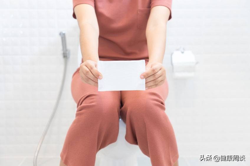 提醒女性：治疗阴道炎需避开4大误区，否则等于是给自己“挖坑”