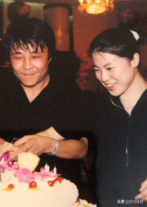 笑喷!王楠巨富老公晒女儿笑笑军训同手同脚:顺拐可能是遗传,像妈!