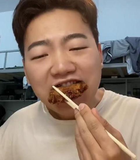 学校成“养猪场”？吉林一高校为保障隔离学生饮食，举动让人欣慰