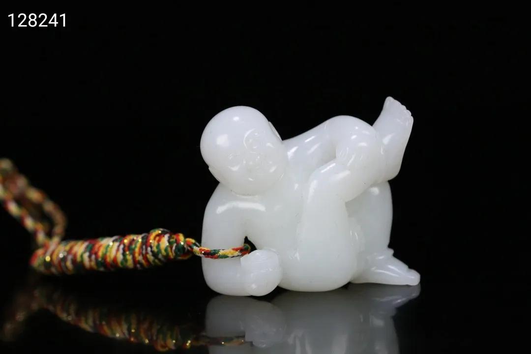 和田玉跪童子雕件图片,清和田玉寿桃童子雕件