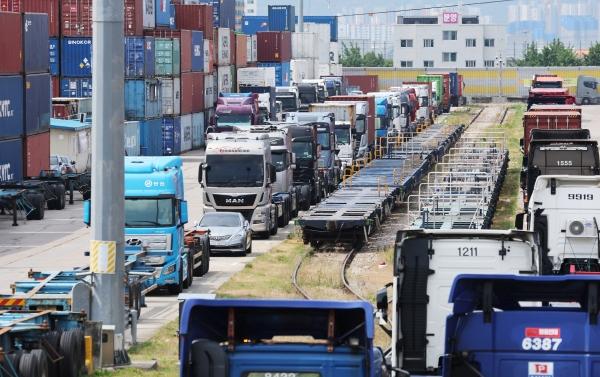 多地*工罢**！LG现代韩华道达尔GS等石化生产商物流受阻被迫停产