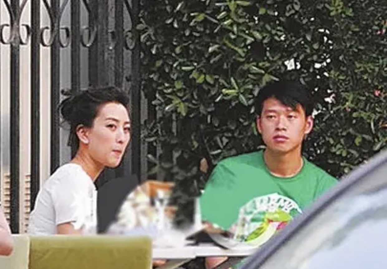 杨采钰陈金飞疑似离婚,陈金飞和杨采钰离婚吗