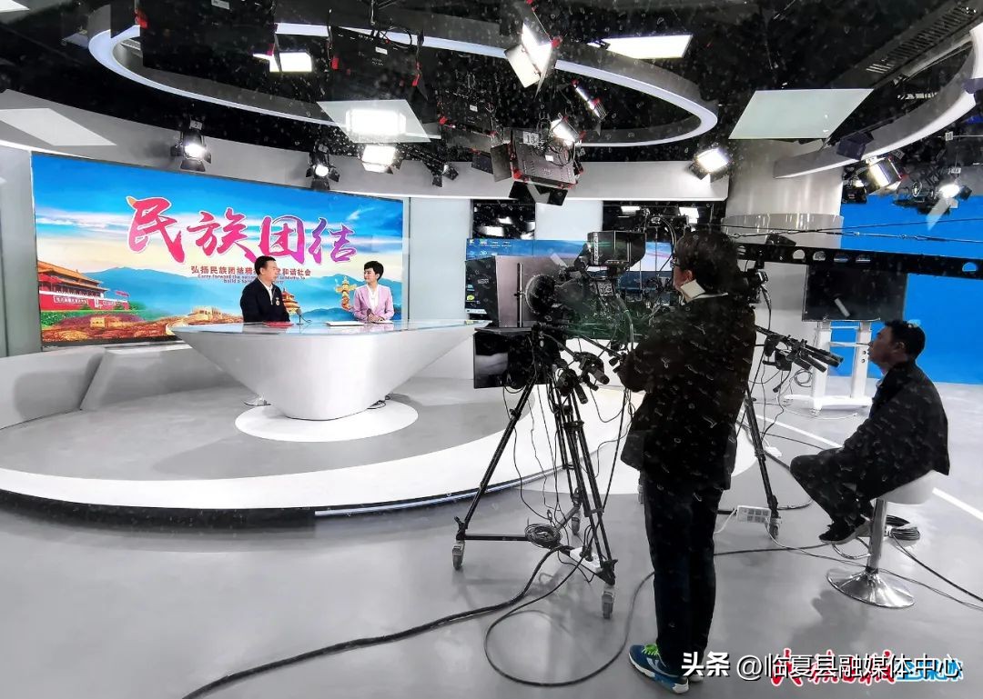 民族团结进步创建宣传展示图片,加强民族团结绘就幸福画卷