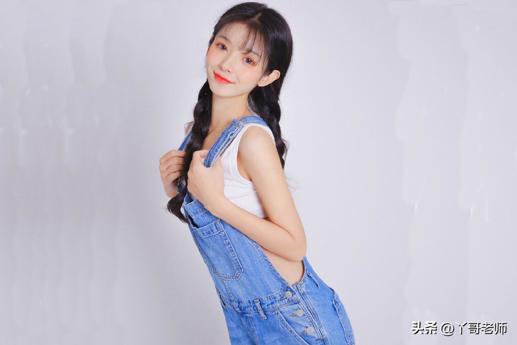 穿露脐装初中生,初中女生冬天穿露脐装