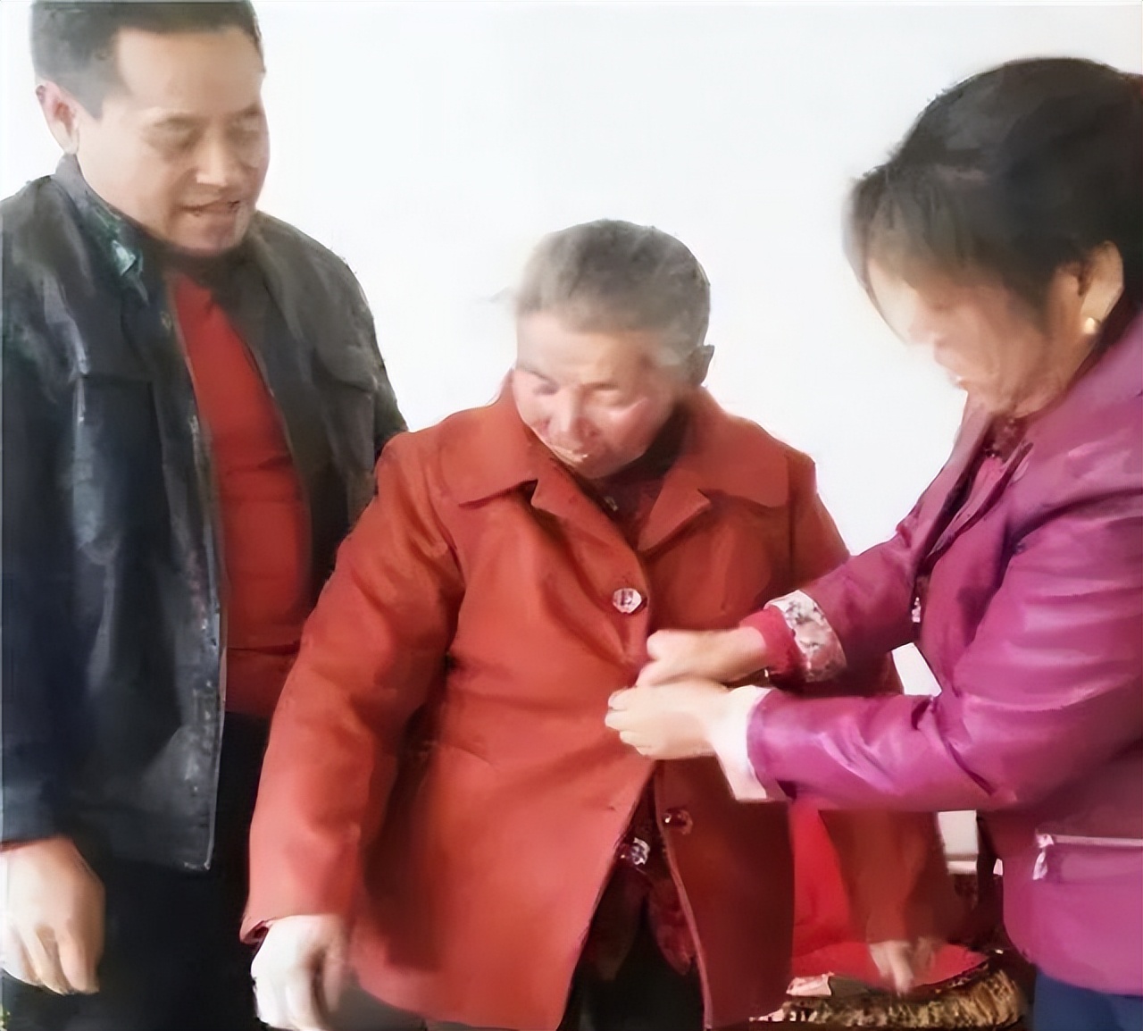 2000年陕西小伙捡到流浪老太,捡到流浪老太13年