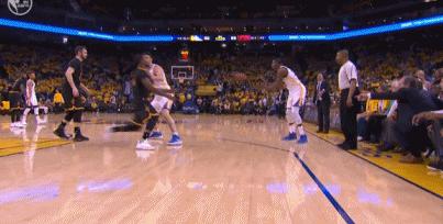 用一生来对抗傲慢与偏见，万字长文记录库里的乔丹精神