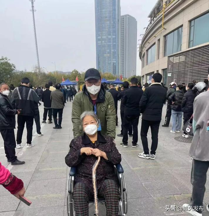 二十大精神与社区基层工作 (让二十大精神在基层一线落地见效)