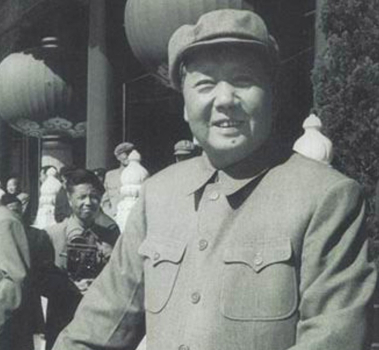 2006年，拳王泰森来华瞻仰毛主席遗容，坦言：在他面前，我很渺小