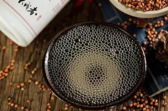 白酒如何辨别真假酱香型,白酒怎么辨别真假粮食酿造