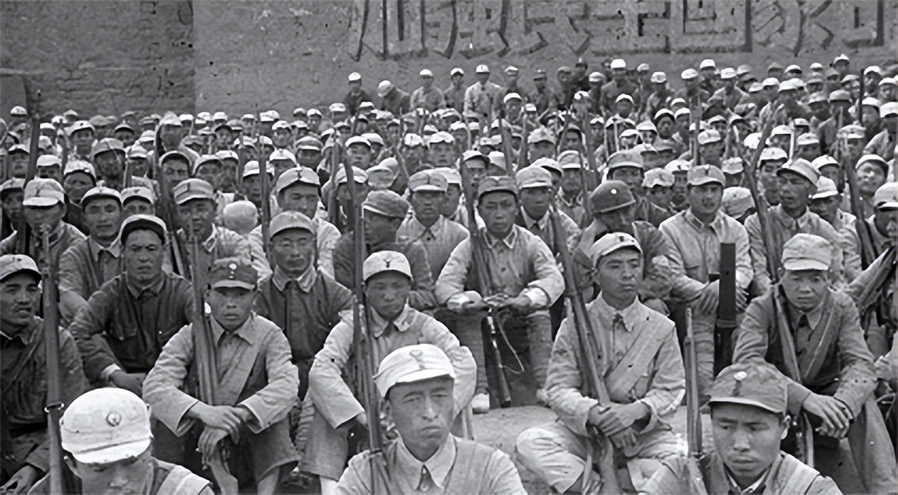 1992年，弥留之际的*先念李**留下唯一请求：将骨灰撒到曾经战斗之处