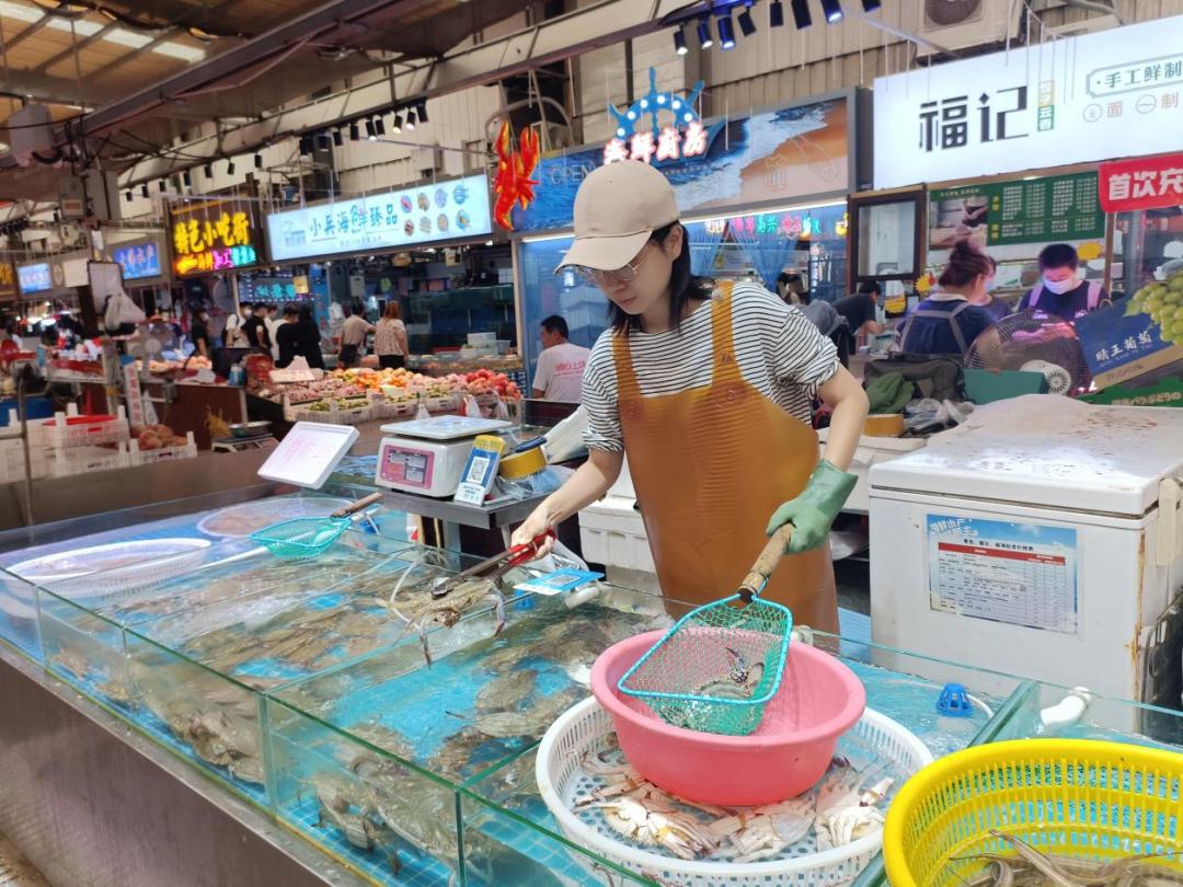 深入研究了青岛海鲜市场后，我重新理解了可持续的食物系统