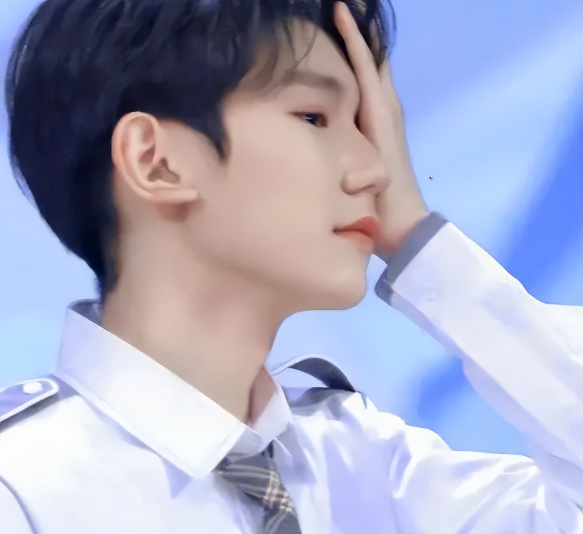 穿婚纱去看王源十周年演唱会,婚纱王源演唱会网友热评