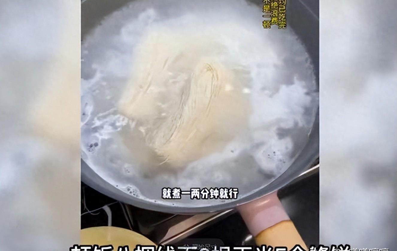 想不到吧!这就是大凉山网红主播下山背着的木头,居然是空心的