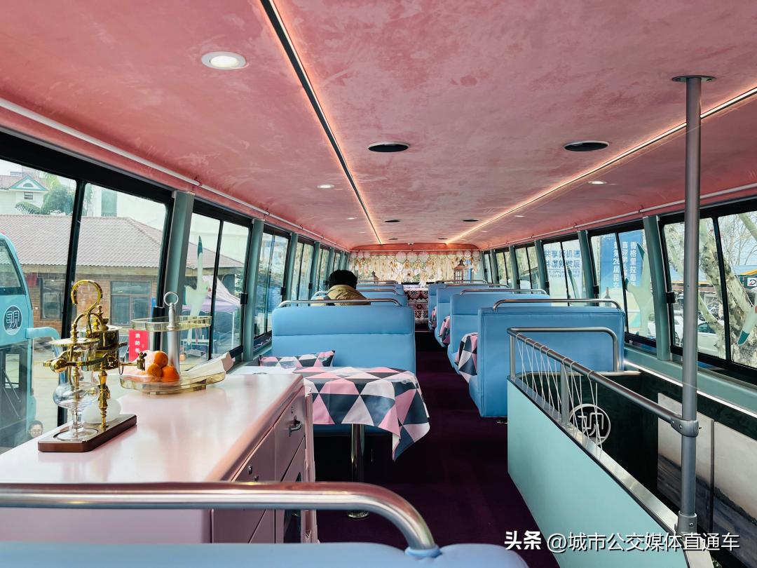 人见人爱的城市,人见人爱的公交车片段