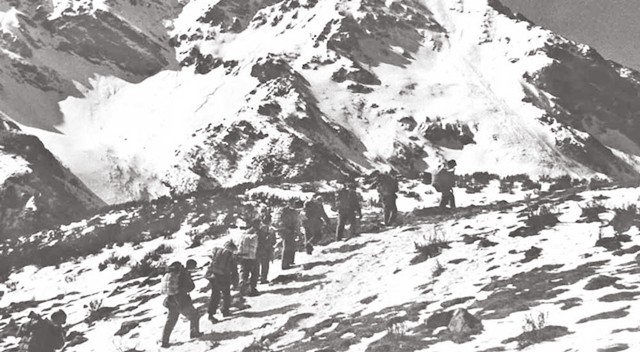 1934年长征前,陈毅找到*德朱**:我还要指挥作战,请不要把我留下