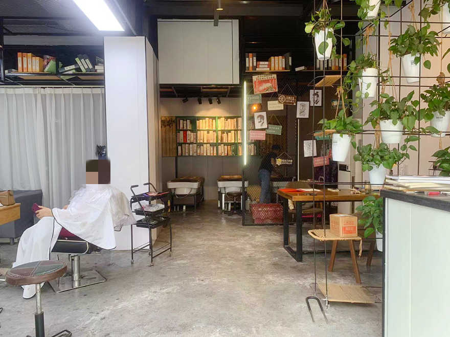 临街门面50平美发店转让,临街美发店转让