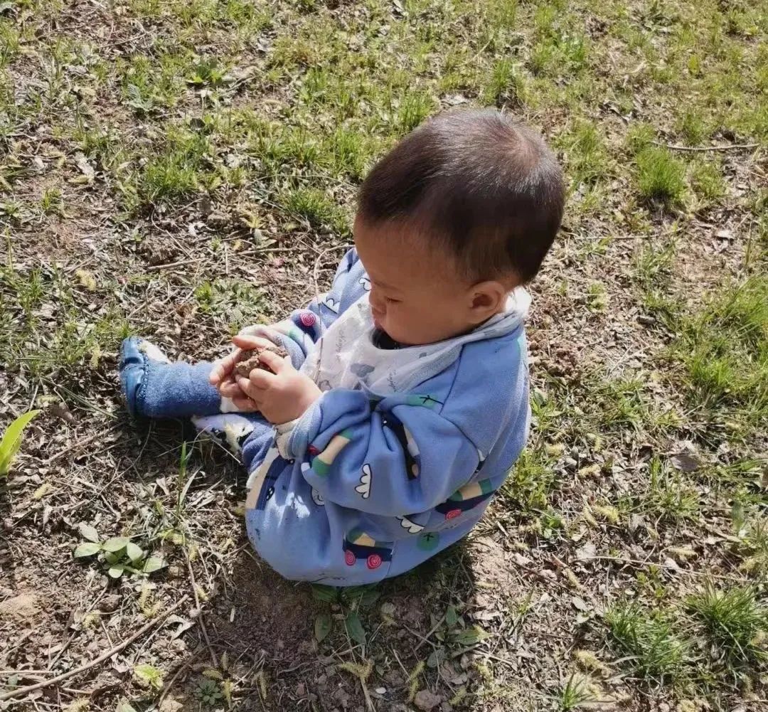 宝宝老是咬衣服睡觉,宝宝总是咬东西怎么办