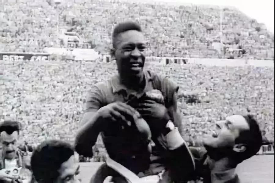 球王贝利巴西足球传奇,世界公认的三位球王