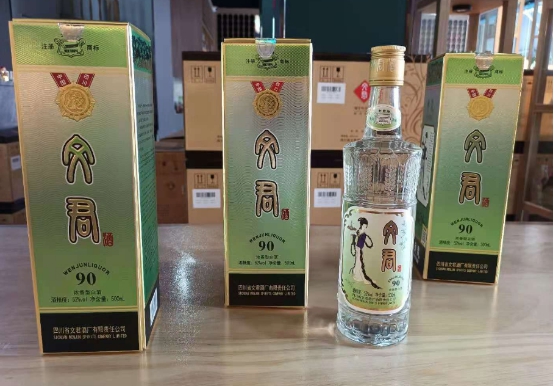 美国游客来到四川看大熊猫,美国游客排队看熊猫