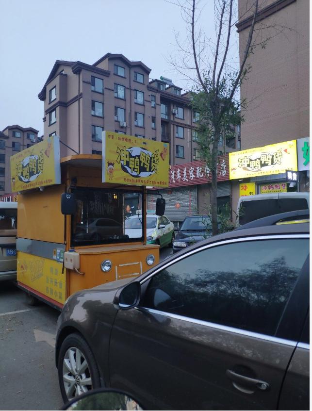 店铺门口被车挡住如何合法处理,商铺门前停车被店主划车怎么处理