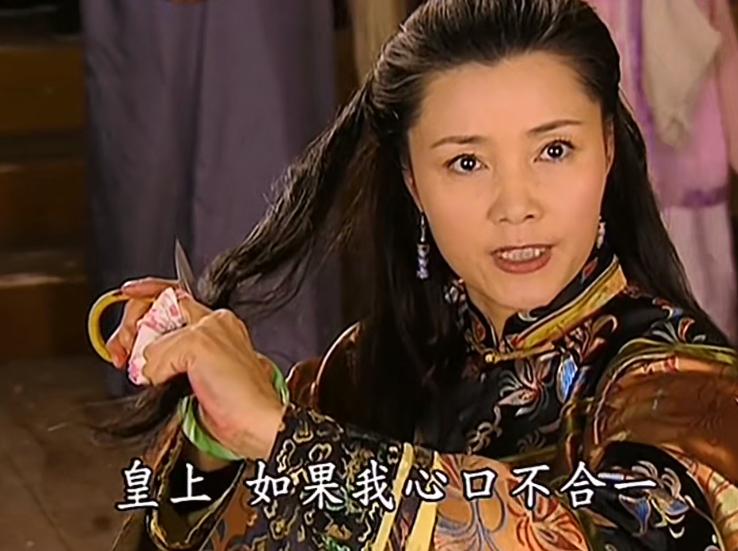 周迅青春靓丽蔡少芬人老珠黄,给皇后